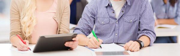 Tabletët në 2025: Sekreti i Produktivitetit në Epokën Moderne 3 studying with tablet